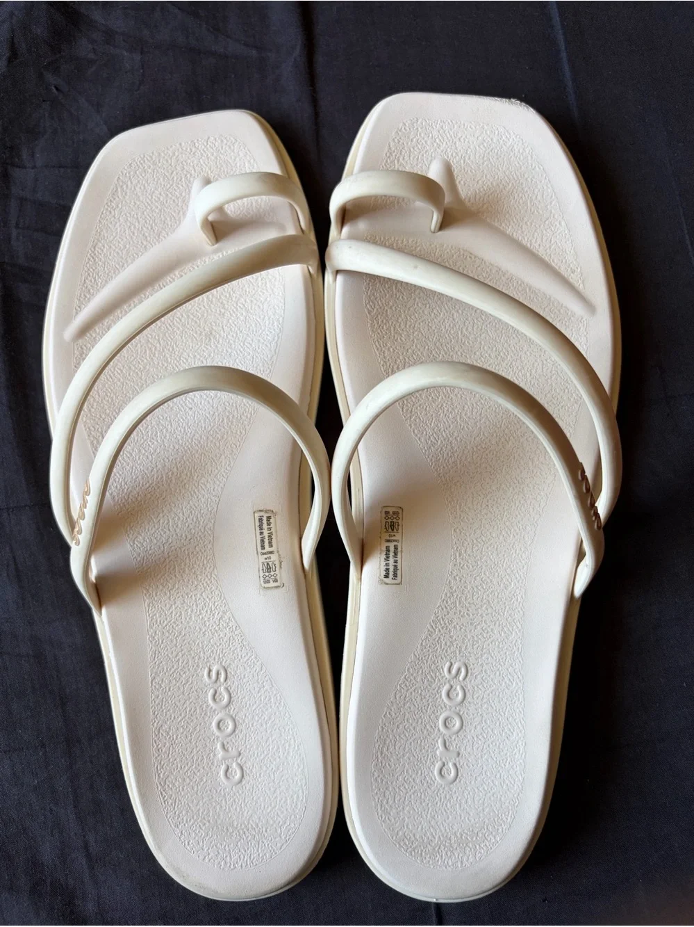 CROCS Women's Ivory Strappy Toe-Loop Sandals
